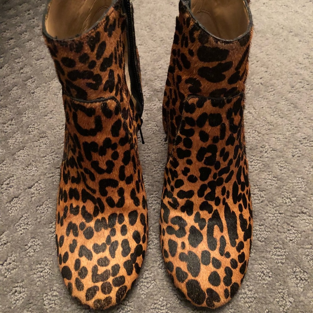 Banana republic leopard ankle boot